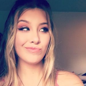 Meet your Posher, Chloe